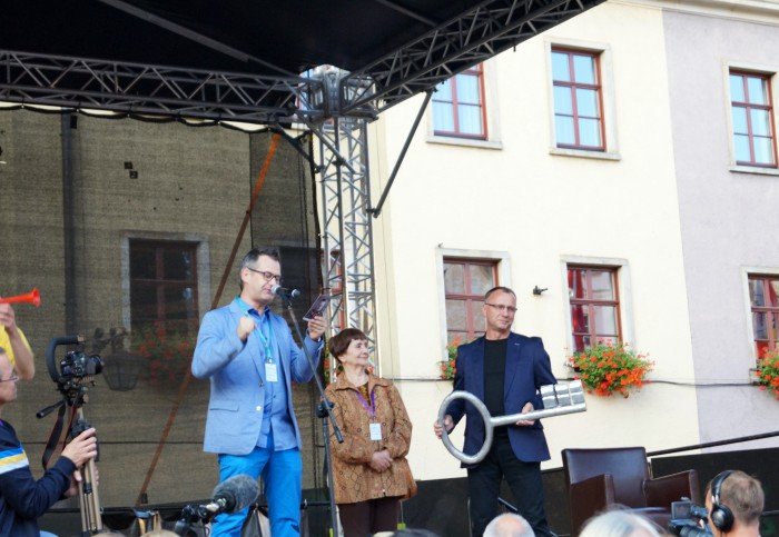 teatry-wyszy-na-jeleniogorskie-ulice-foto-52949