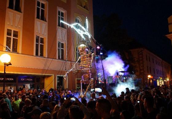 teatry-wyszy-na-jeleniogorskie-ulice-foto-52949
