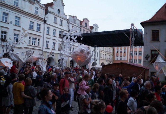 teatry-wyszy-na-jeleniogorskie-ulice-foto-52949