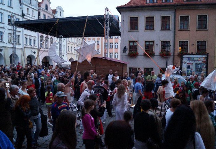 teatry-wyszy-na-jeleniogorskie-ulice-foto-52949