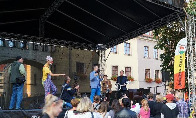 teatry-wyszy-na-jeleniogorskie-ulice-foto-52949