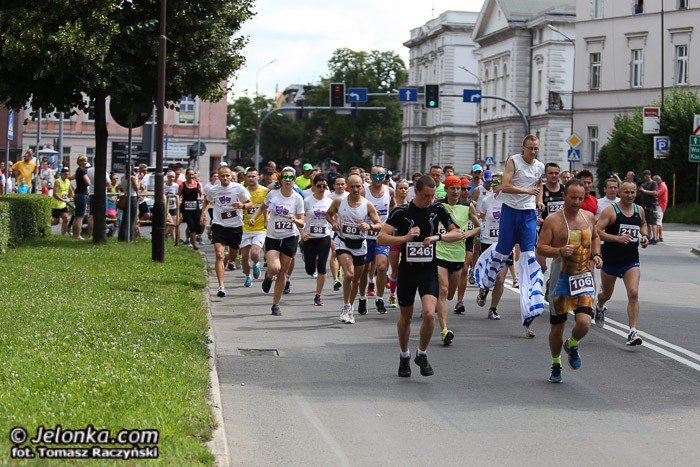 ludzie-teatru-zjednoczeni-w-biegu-foto-52975