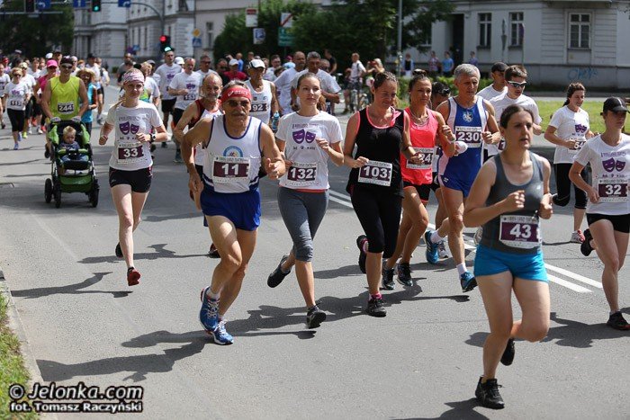 ludzie-teatru-zjednoczeni-w-biegu-foto-52975