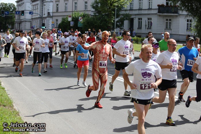 ludzie-teatru-zjednoczeni-w-biegu-foto-52975