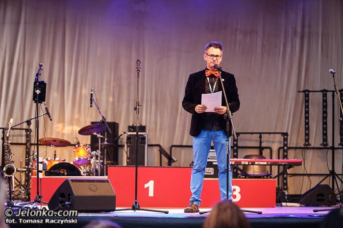 ludzie-teatru-zjednoczeni-w-biegu-foto-52975