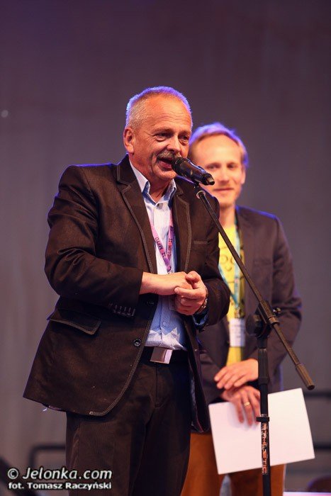 ludzie-teatru-zjednoczeni-w-biegu-foto-52975