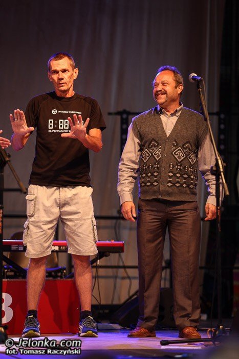 ludzie-teatru-zjednoczeni-w-biegu-foto-52975
