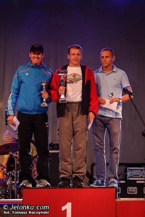 ludzie-teatru-zjednoczeni-w-biegu-foto-52975