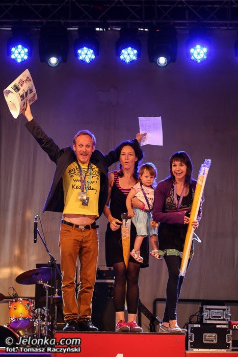 ludzie-teatru-zjednoczeni-w-biegu-foto-52975