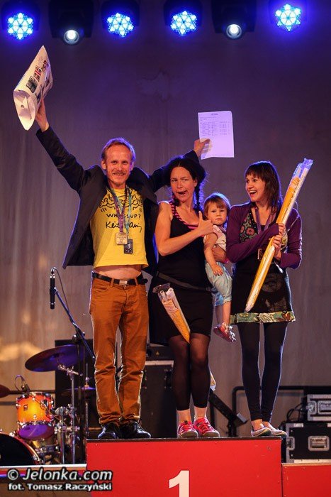 ludzie-teatru-zjednoczeni-w-biegu-foto-52975