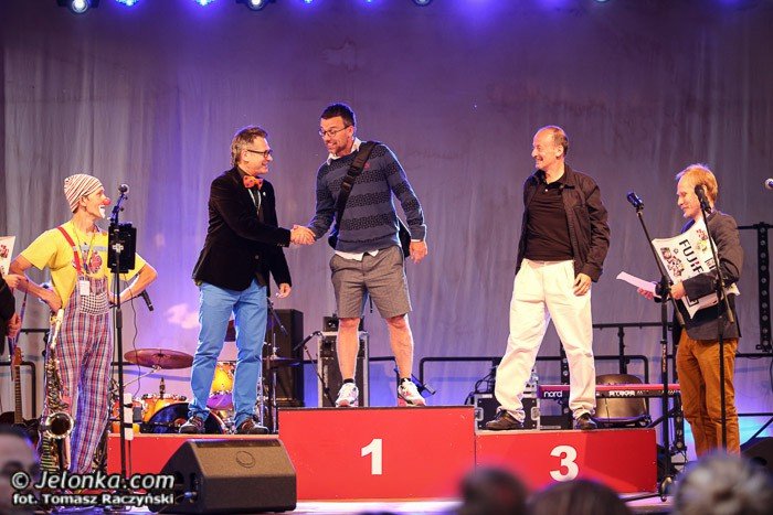 ludzie-teatru-zjednoczeni-w-biegu-foto-52975