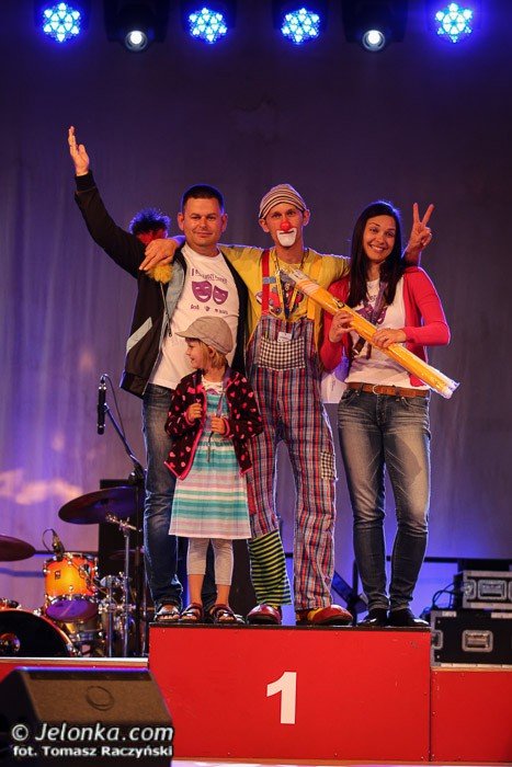 ludzie-teatru-zjednoczeni-w-biegu-foto-52975