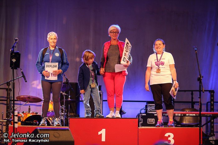 ludzie-teatru-zjednoczeni-w-biegu-foto-52975
