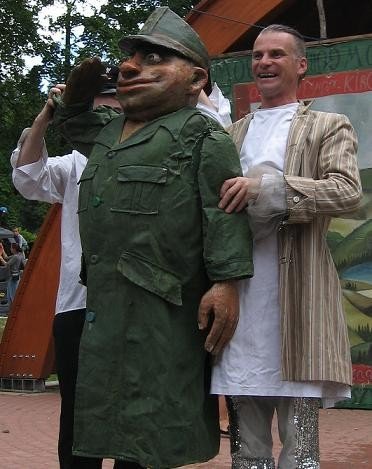 teatr-klinika-lalek-na-artskwerze-2014-foto-52995
