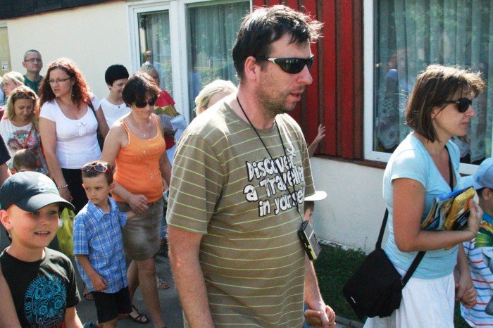 przedszkolaki-z-trzynastki-zasadziy-drzewka-pamieci-foto-53086