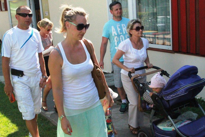 przedszkolaki-z-trzynastki-zasadziy-drzewka-pamieci-foto-53086