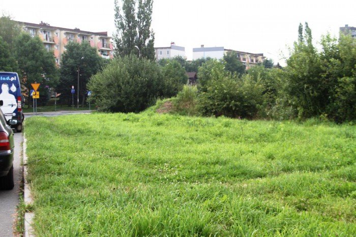 plac-na-zabobrzu-z-planami-na-zagospodarowanie-foto-53097