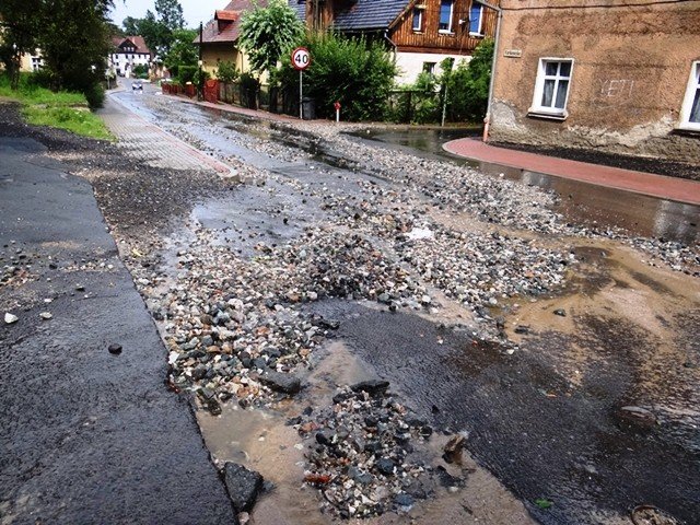 ulewa-narobia-szkod-foto-53157