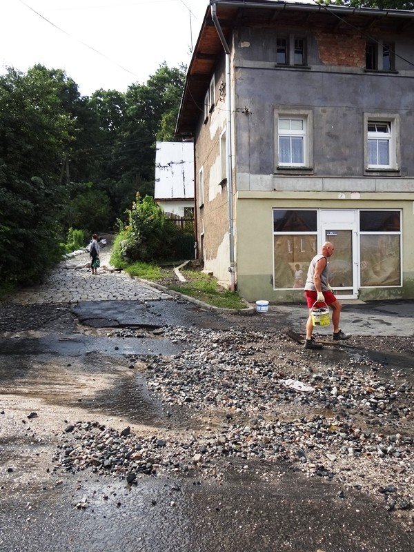 ulewa-narobia-szkod-foto-53157