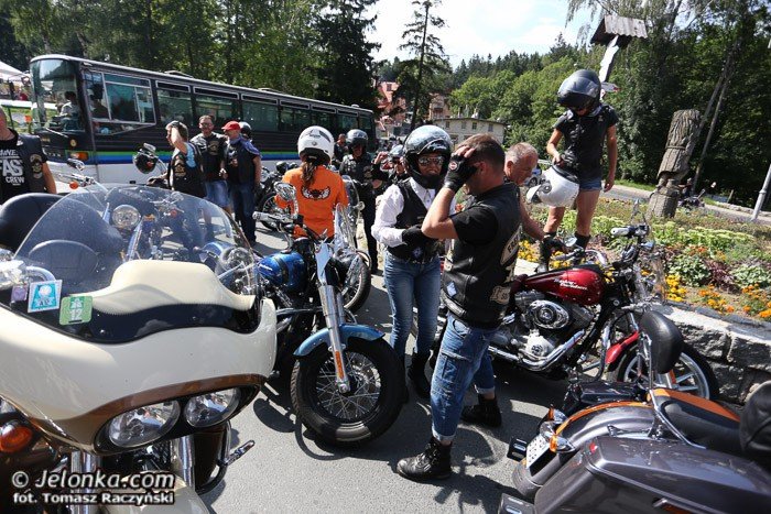 wielka-parada-motocykli-na-ulicach-karpacza-foto-53211