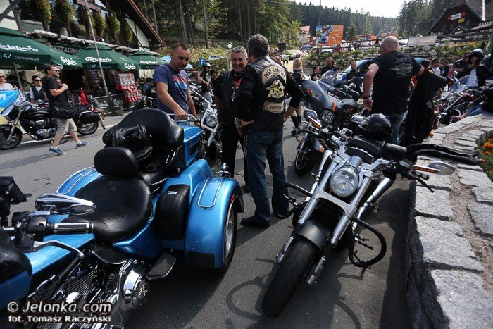 wielka-parada-motocykli-na-ulicach-karpacza-foto-53211