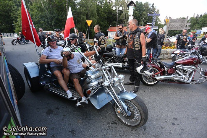 wielka-parada-motocykli-na-ulicach-karpacza-foto-53211