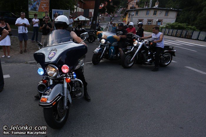 wielka-parada-motocykli-na-ulicach-karpacza-foto-53211