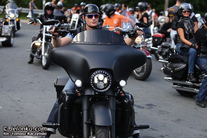 wielka-parada-motocykli-na-ulicach-karpacza-foto-53211