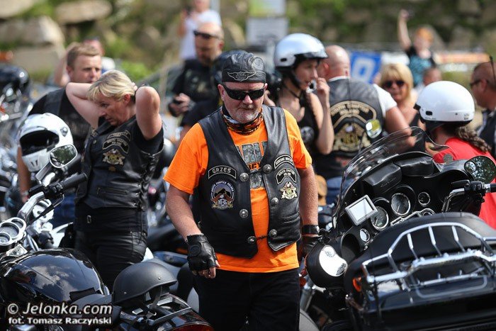 wielka-parada-motocykli-na-ulicach-karpacza-foto-53211