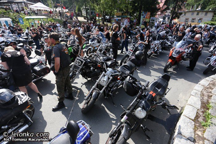 wielka-parada-motocykli-na-ulicach-karpacza-foto-53211