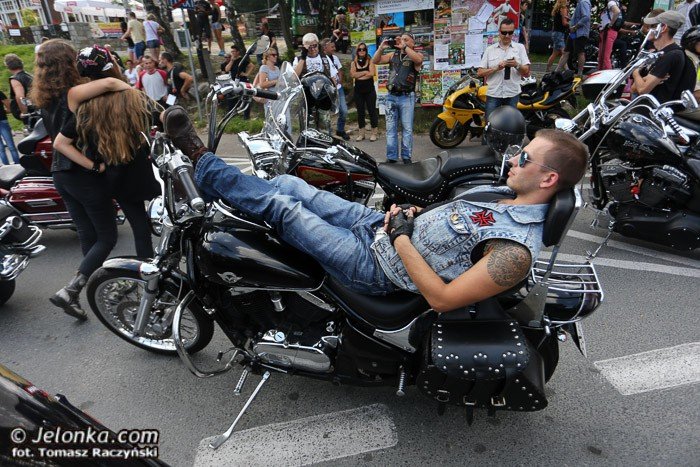 wielka-parada-motocykli-na-ulicach-karpacza-foto-53211