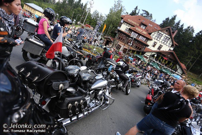 wielka-parada-motocykli-na-ulicach-karpacza-foto-53211