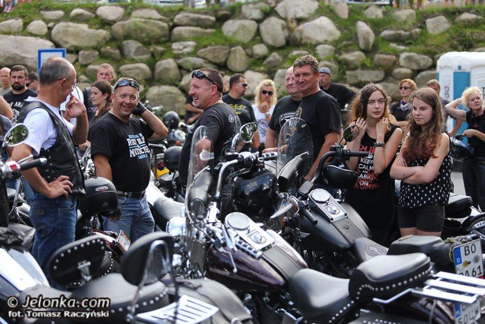 wielka-parada-motocykli-na-ulicach-karpacza-foto-53211