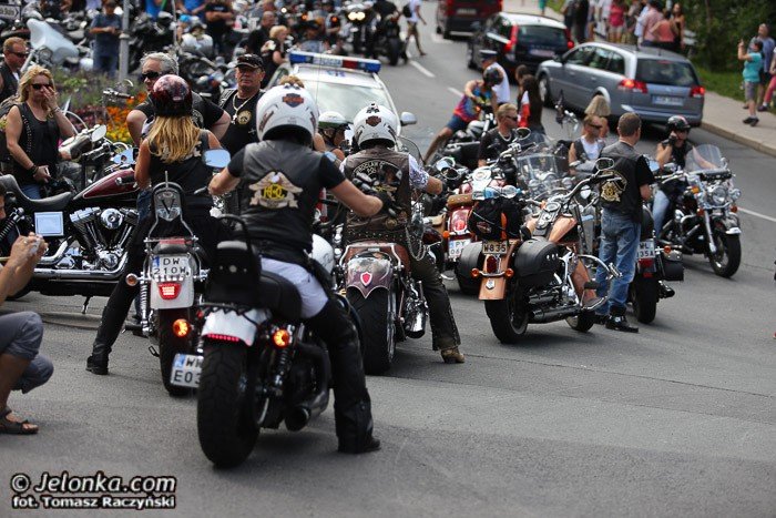 wielka-parada-motocykli-na-ulicach-karpacza-foto-53211