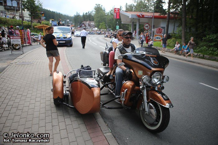 wielka-parada-motocykli-na-ulicach-karpacza-foto-53211