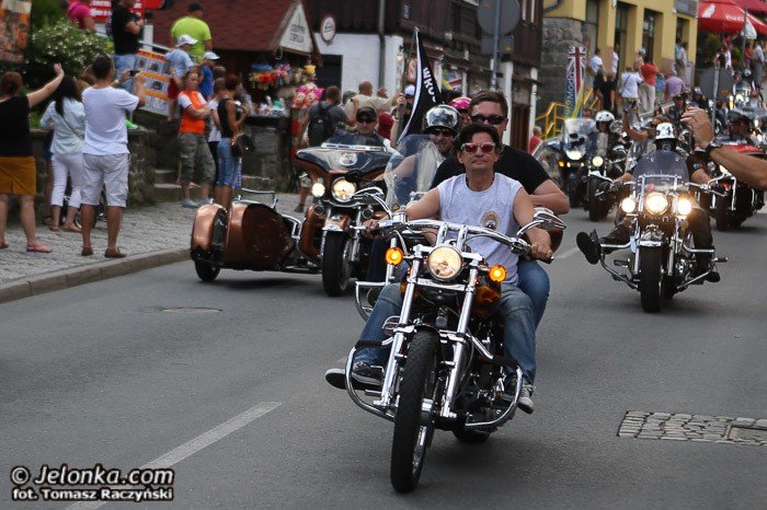 wielka-parada-motocykli-na-ulicach-karpacza-foto-53211