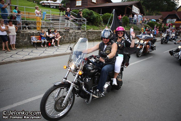 wielka-parada-motocykli-na-ulicach-karpacza-foto-53211