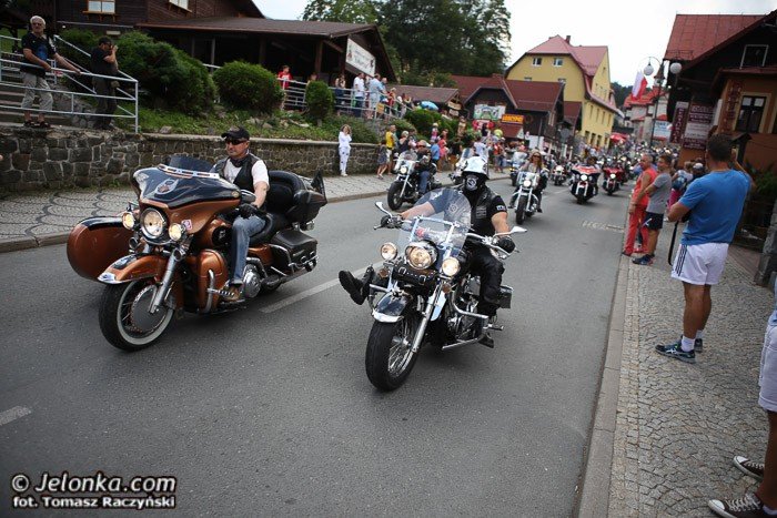 wielka-parada-motocykli-na-ulicach-karpacza-foto-53211