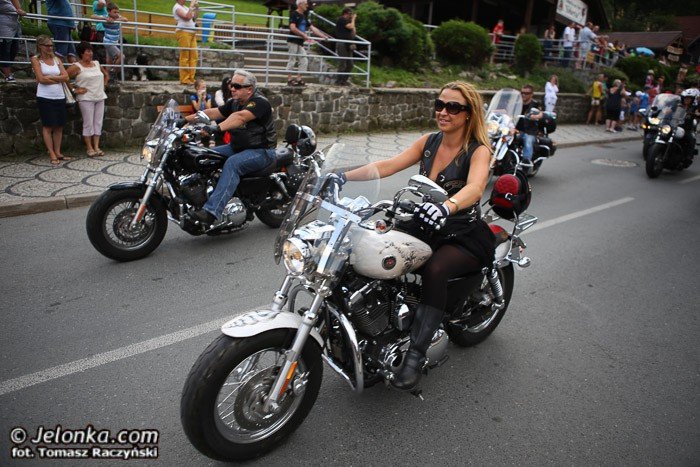 wielka-parada-motocykli-na-ulicach-karpacza-foto-53211