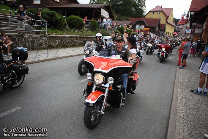 wielka-parada-motocykli-na-ulicach-karpacza-foto-53211
