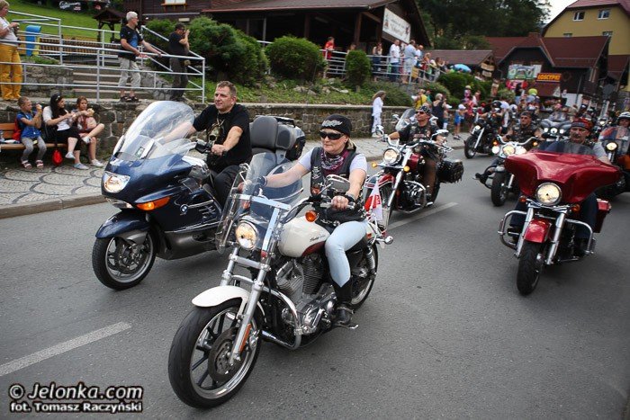 wielka-parada-motocykli-na-ulicach-karpacza-foto-53211