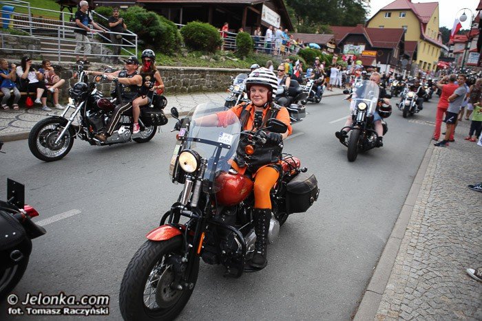 wielka-parada-motocykli-na-ulicach-karpacza-foto-53211