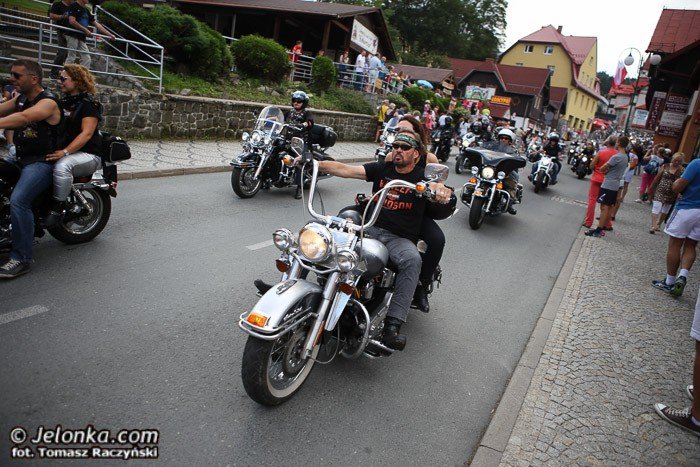 wielka-parada-motocykli-na-ulicach-karpacza-foto-53211