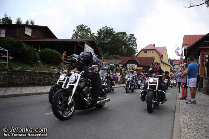 wielka-parada-motocykli-na-ulicach-karpacza-foto-53211