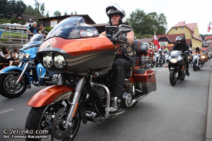 wielka-parada-motocykli-na-ulicach-karpacza-foto-53211