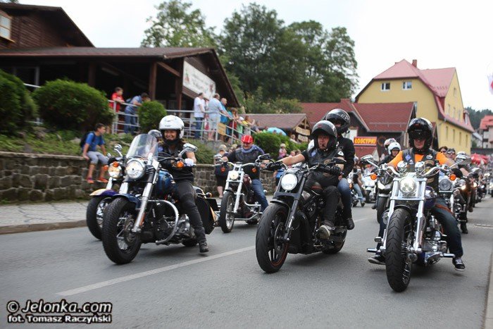 wielka-parada-motocykli-na-ulicach-karpacza-foto-53211