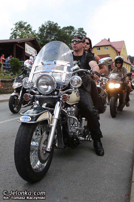 wielka-parada-motocykli-na-ulicach-karpacza-foto-53211