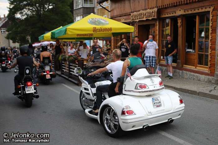 wielka-parada-motocykli-na-ulicach-karpacza-foto-53211