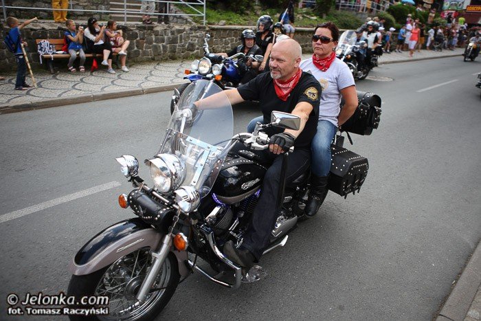 wielka-parada-motocykli-na-ulicach-karpacza-foto-53211
