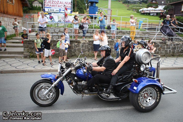 wielka-parada-motocykli-na-ulicach-karpacza-foto-53211
